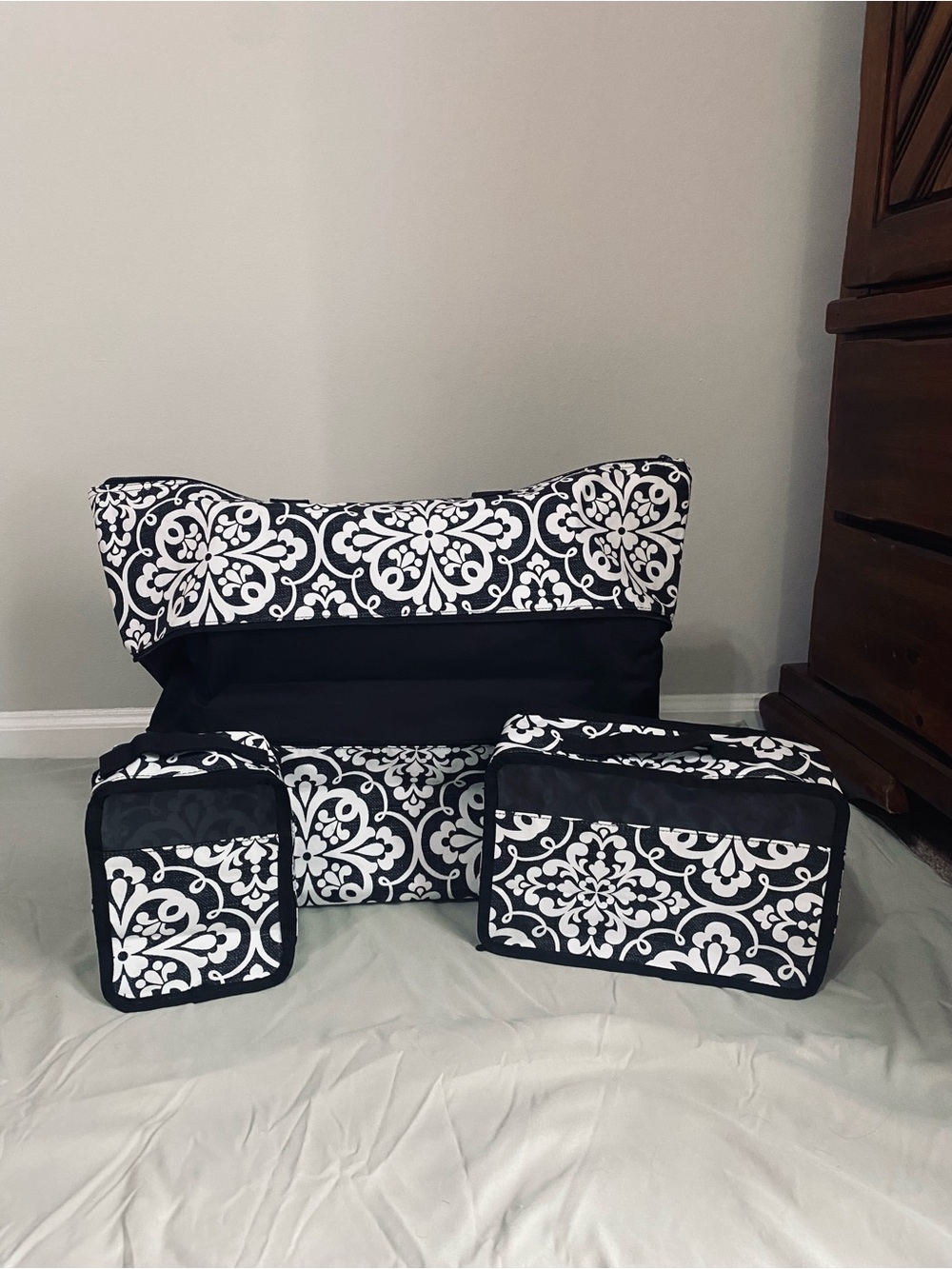 3-Piece Black White Damask Travel Organizer Tote Set Lightweight Packing Bags